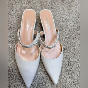 Pointed Toe Pearl Strap Mule Heels – Beige